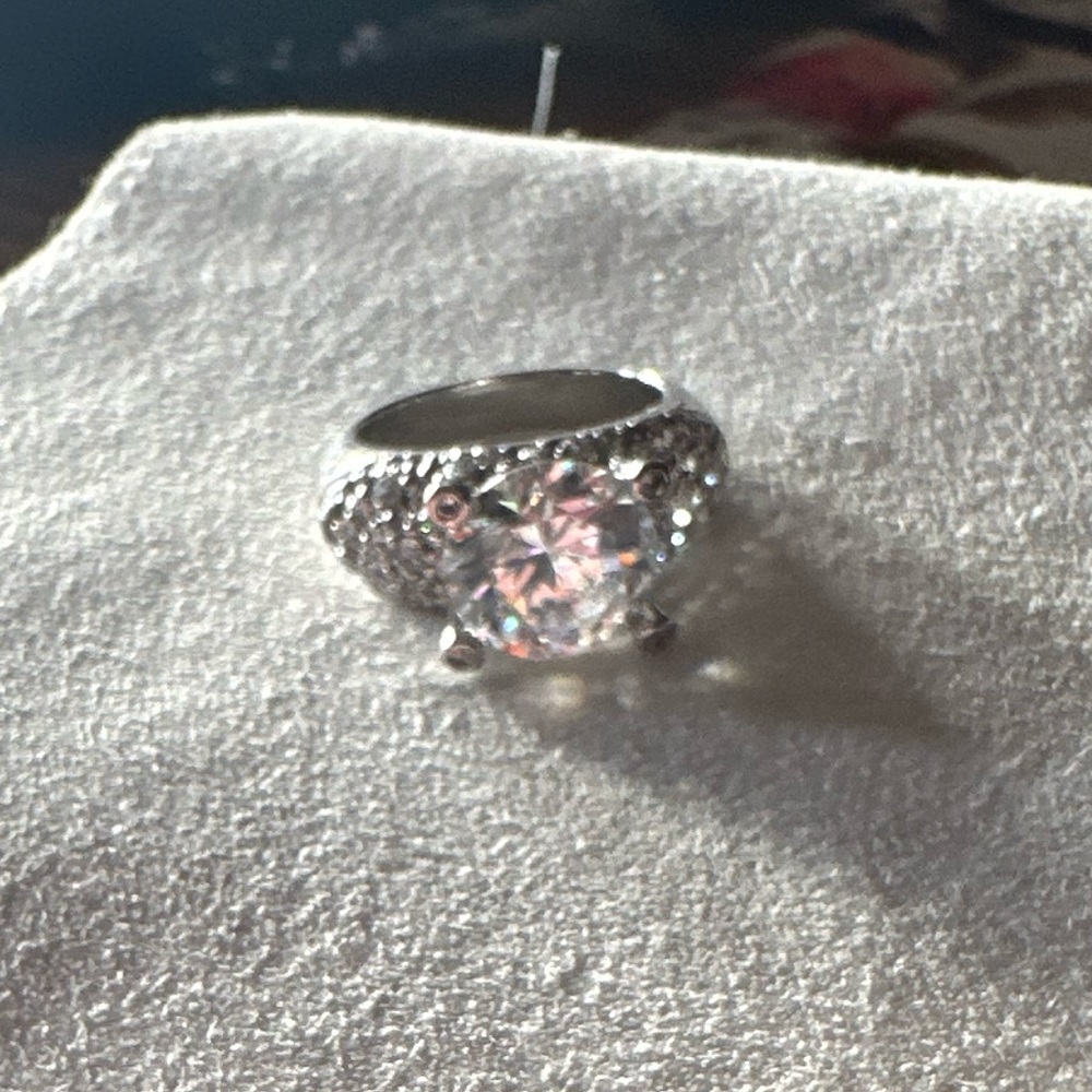 Absolute Solitaire diamond Ring - Picture 6 of 11